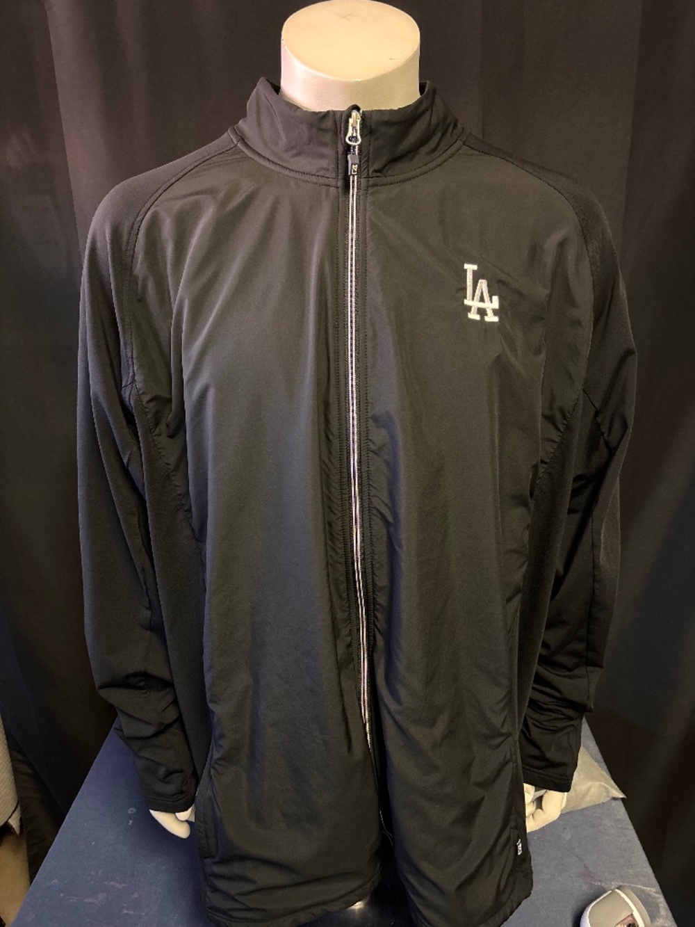 Nice mens 3XL Cutter and Buck full zip jacket with Los Angeles Dodgers logo